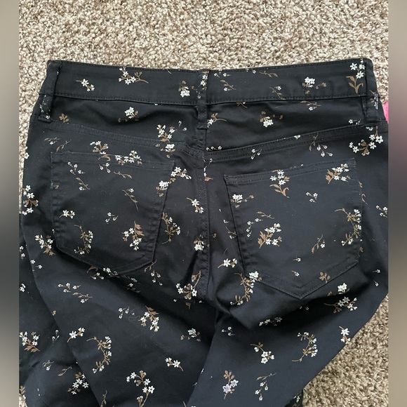 H&M Slim Black Flowered Jeans - Picture 3 of 3